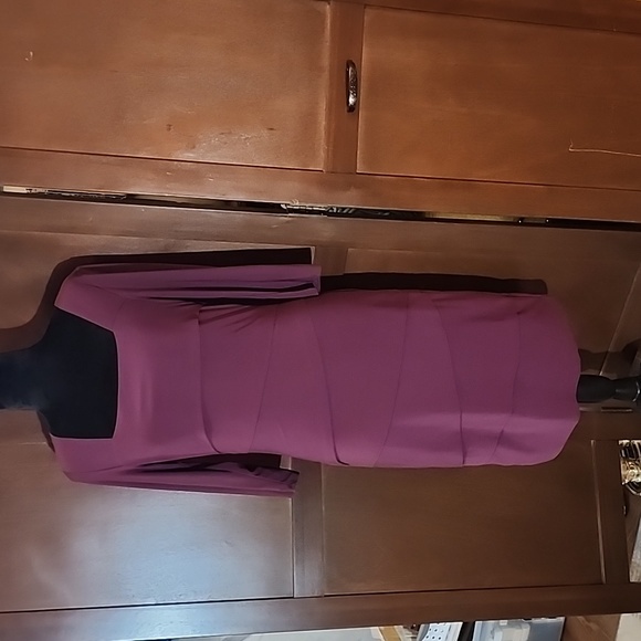 WHBM Instantly Slimming 3/4 Sleeve Dress Burgundy Size 10 - Picture 1 of 5